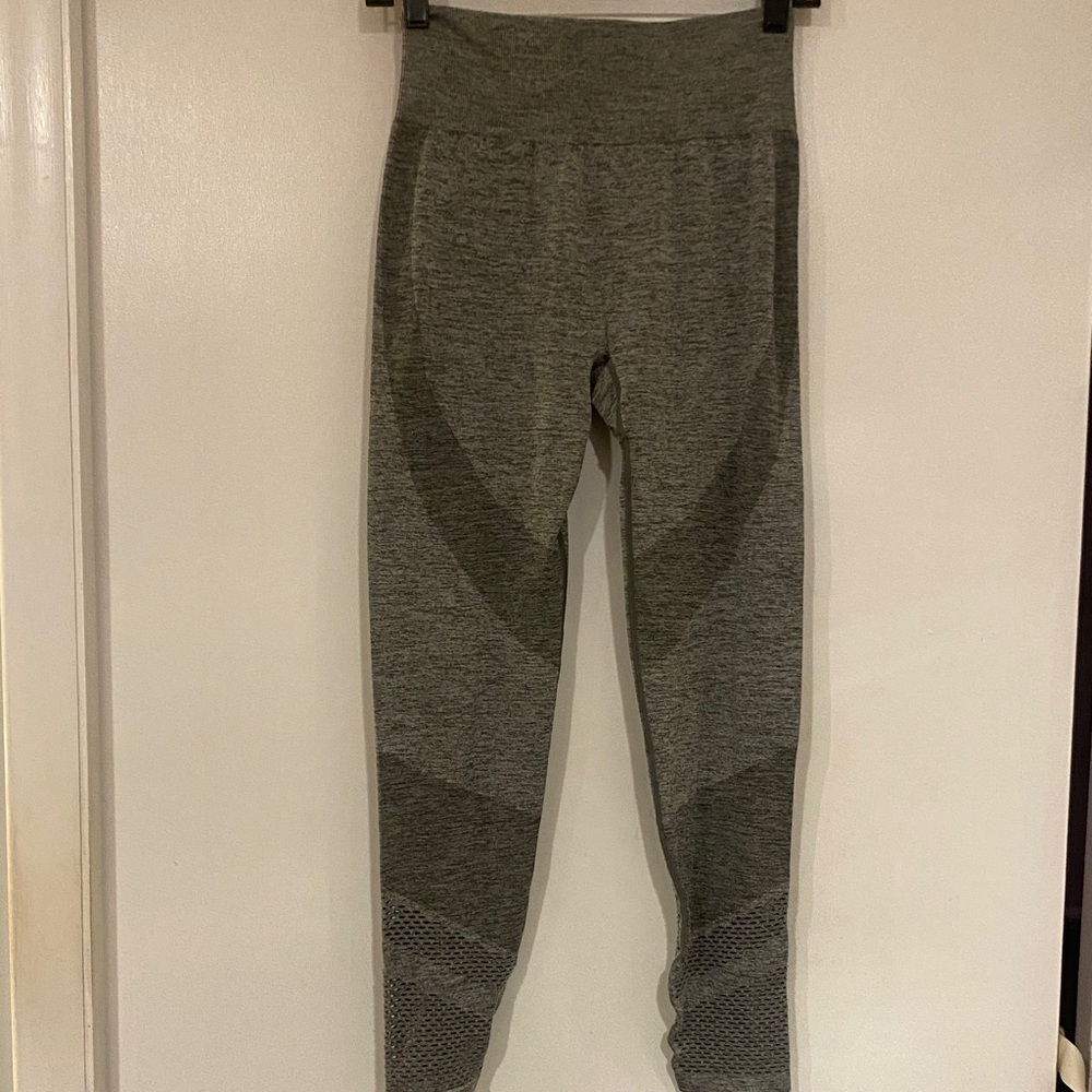 Victoria’s Secret PINK Seamless Leggings. Green. Women’s Medium.